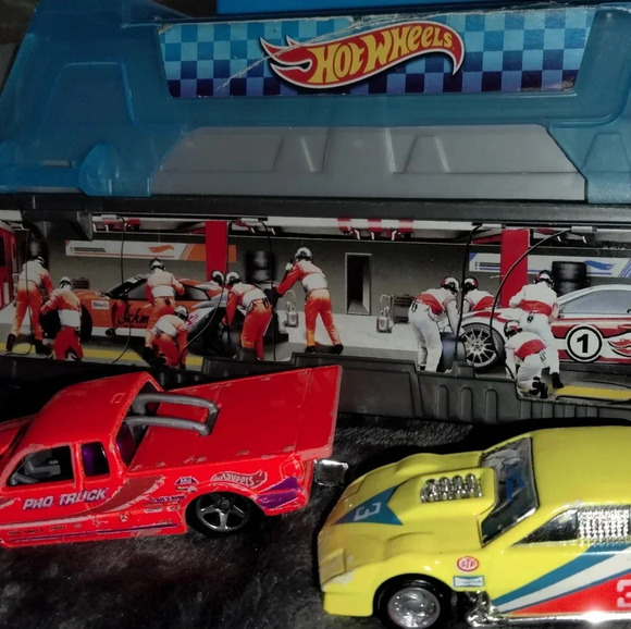 Hotwheels race truck&car bundel - Picture 4 of 9